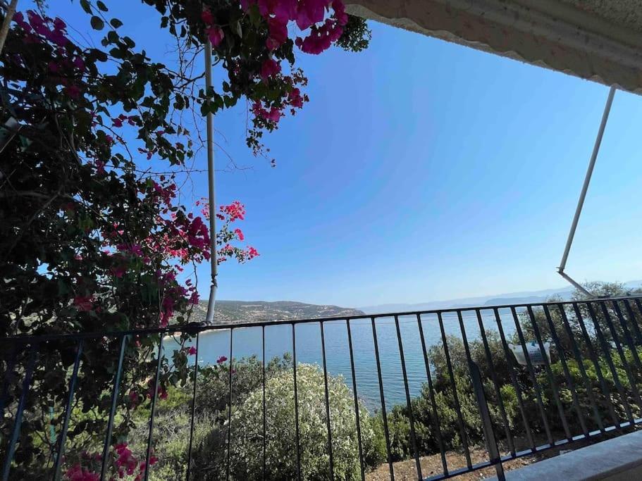 Apartment Breathtaking Oceanfront View & Private Xiropigado