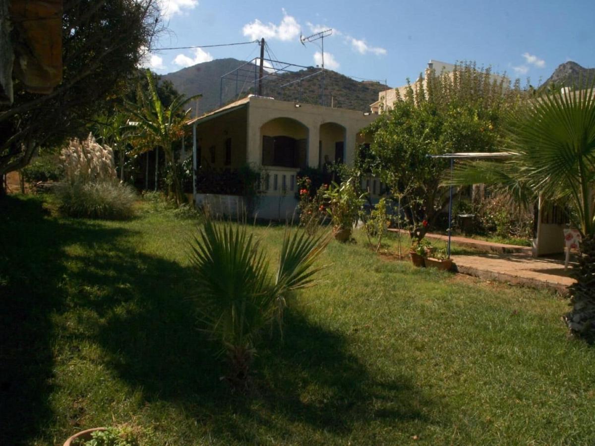 Pleasant In Peoymno With Garden
