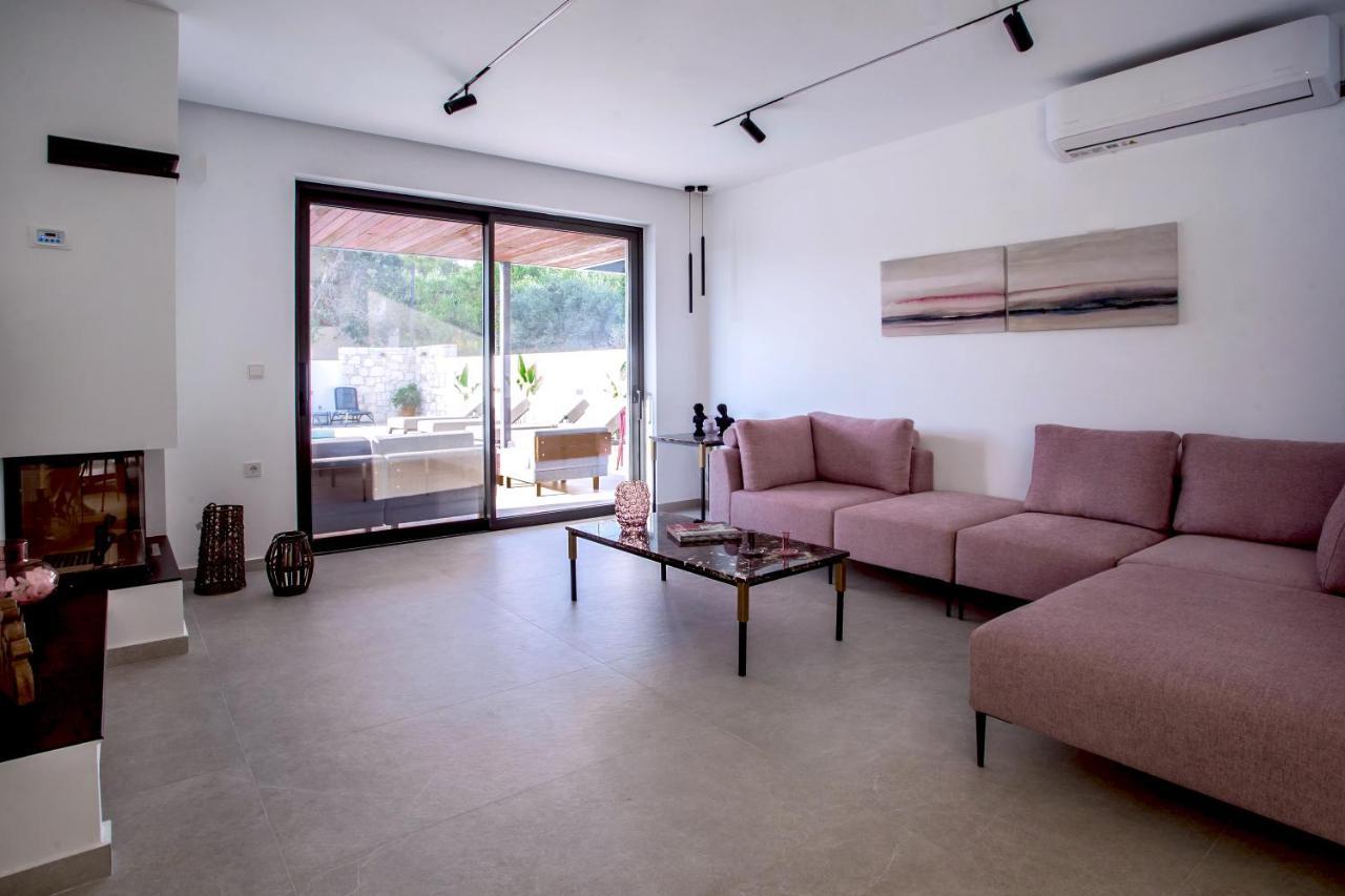 Villa Avrilia Seaside Heated Pool *