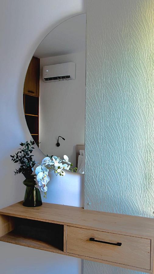 Avrilia Seaside Heated Pool Villa *