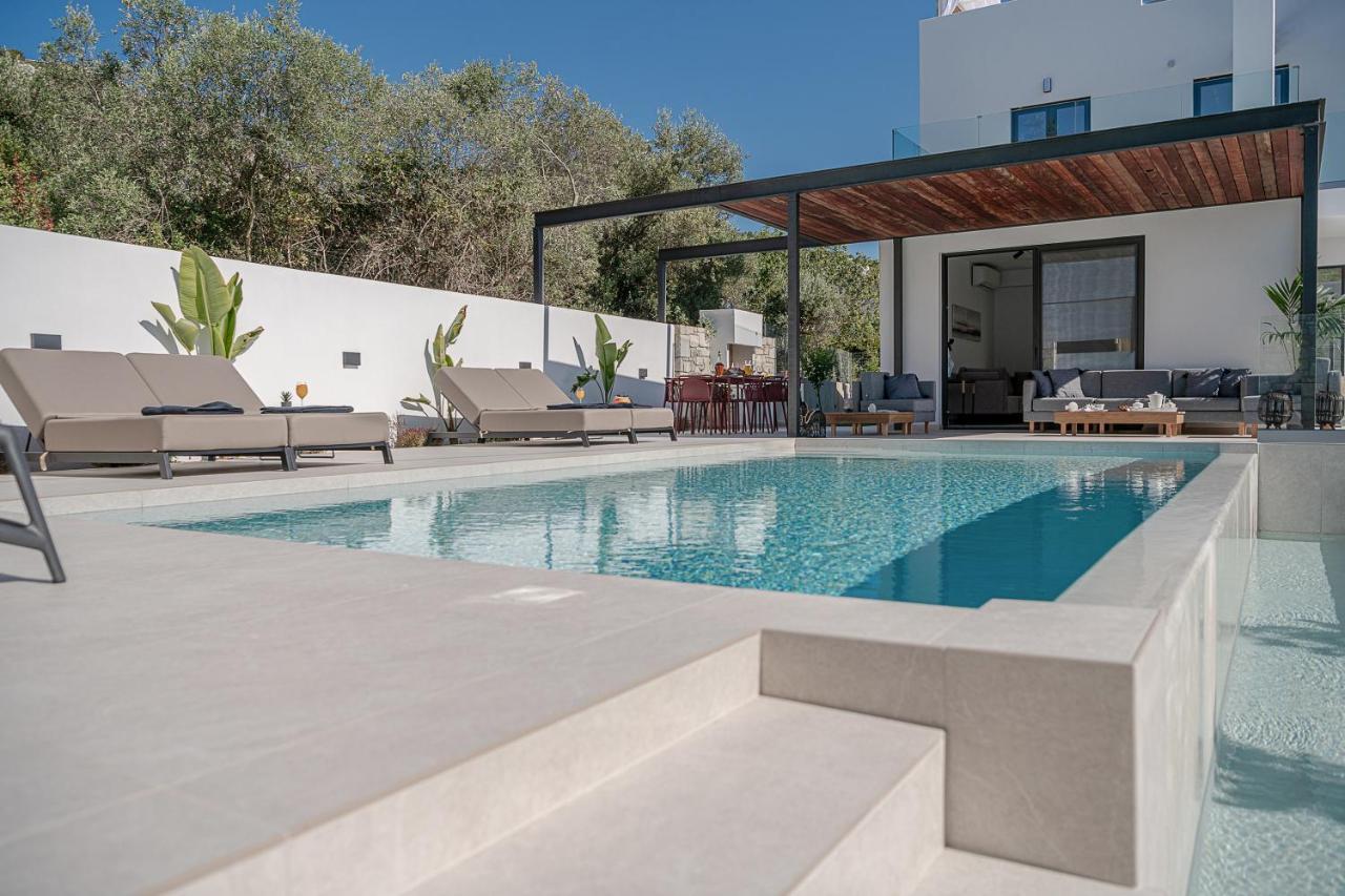 Villa Avrilia Seaside Heated Pool