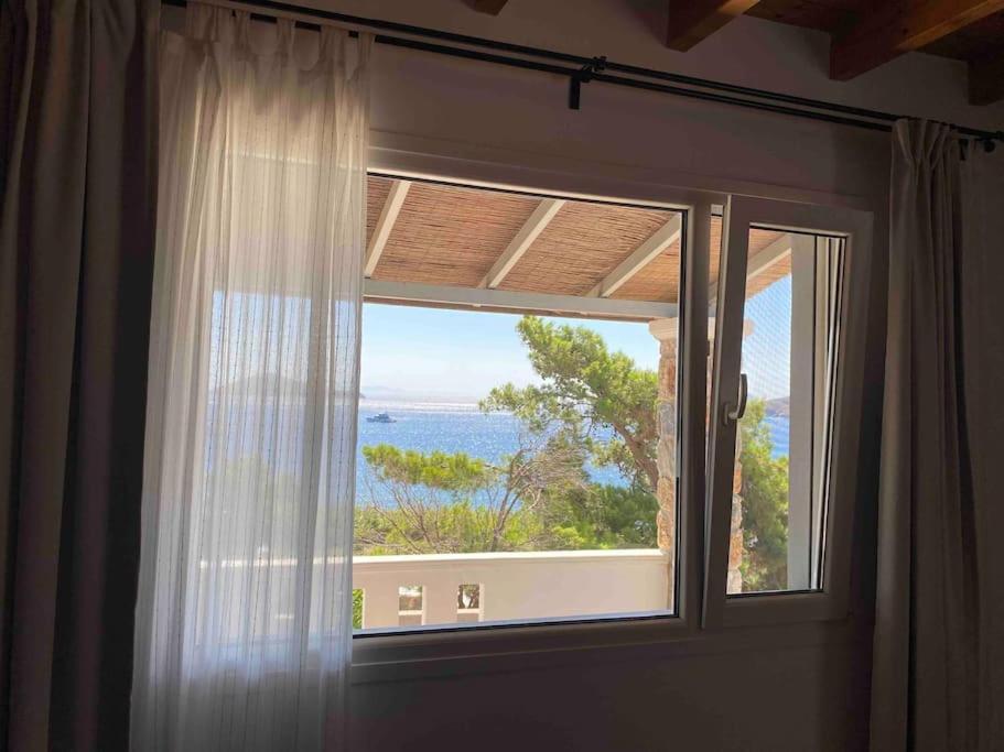 View 2 Apartment Vromolithos