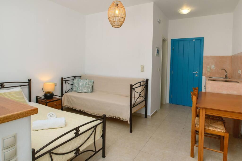Levante Studios1 *