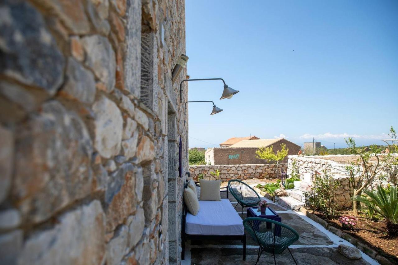 Iliana's House - Spacious Cave House In The Center Of Areopolis Apartment