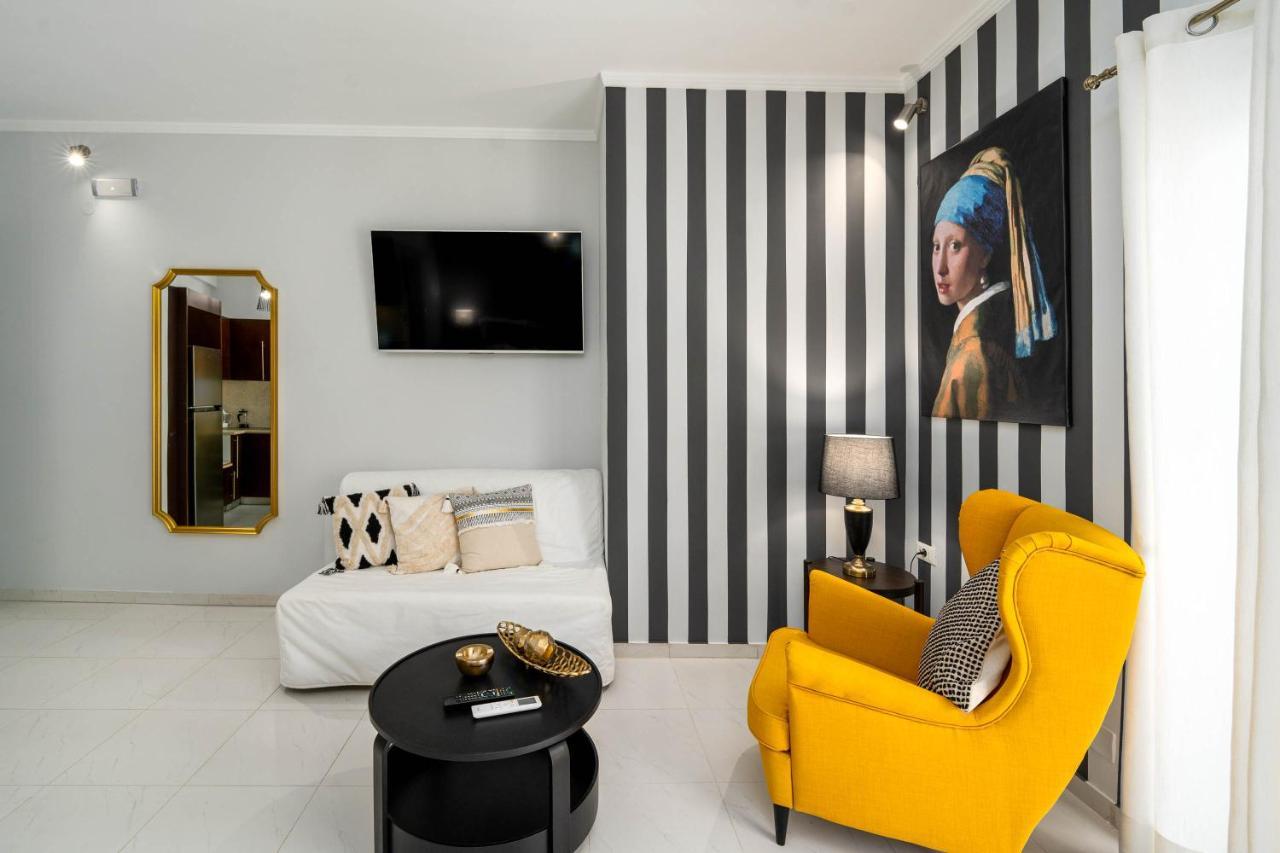 Byron Luxury Apartment Aigio