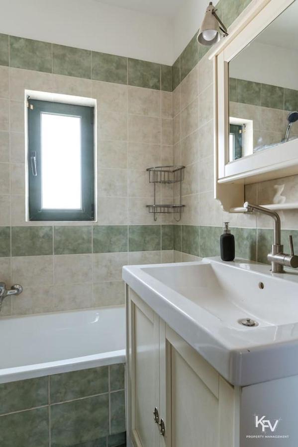 Jacuzzi - In Riviera Apartment *
