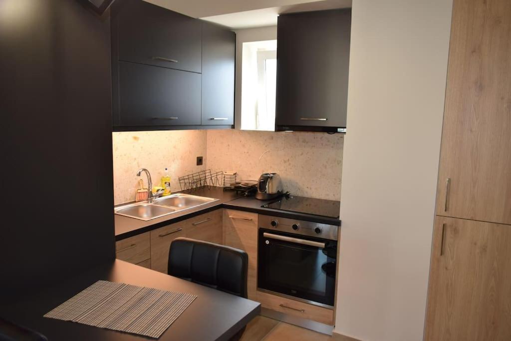 Fay's Luxury Loft Apartment Volos