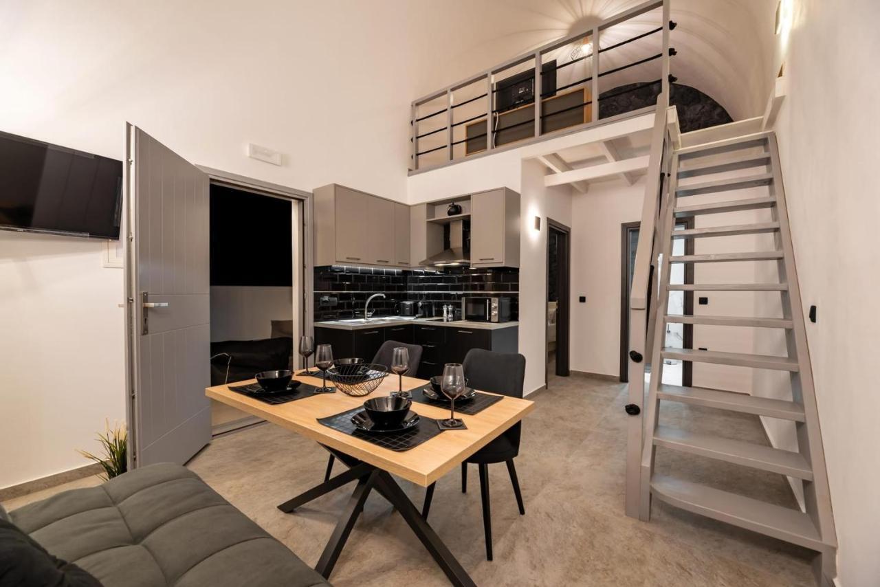 Charming Santorini 2 Bedrooms Premium Private Heated Pool Refined Interior Villa
