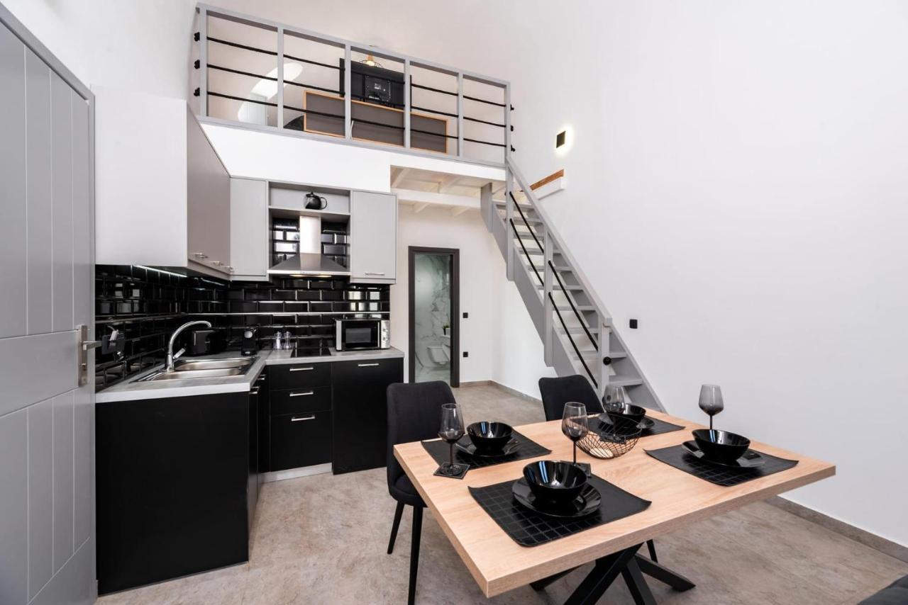 Charming Santorini 2 Bedrooms Premium Private Heated Pool Refined Interior *