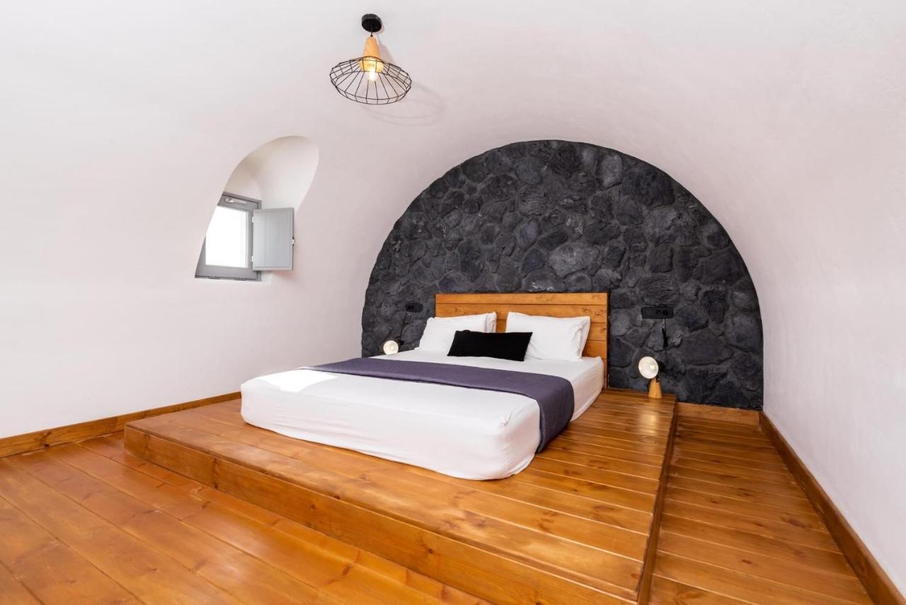 Charming Santorini 2 Bedrooms Premium Private Heated Pool Refined Interior Villa *