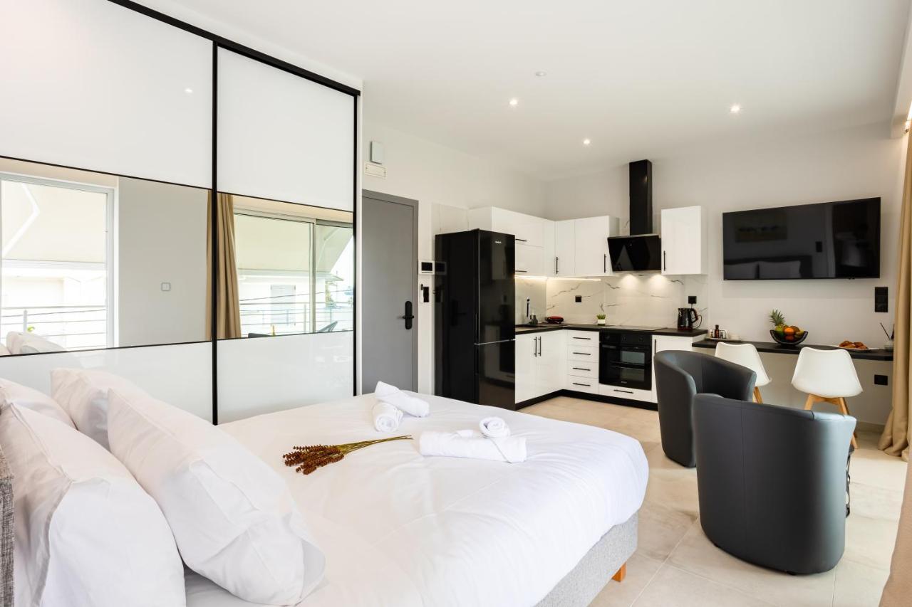 Apartment Black & White Marina Studio, Getaway *