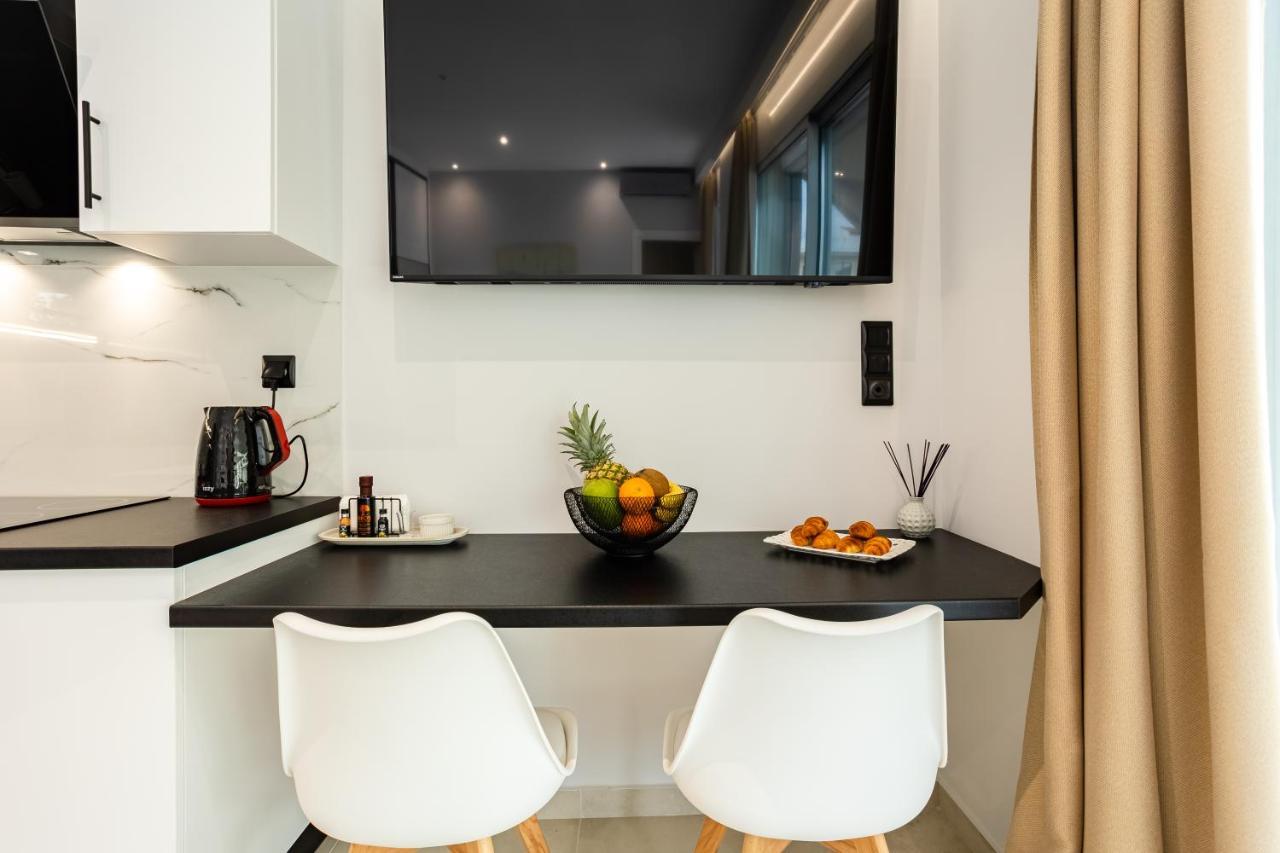 Black & White Marina Studio, Getaway Kalamata