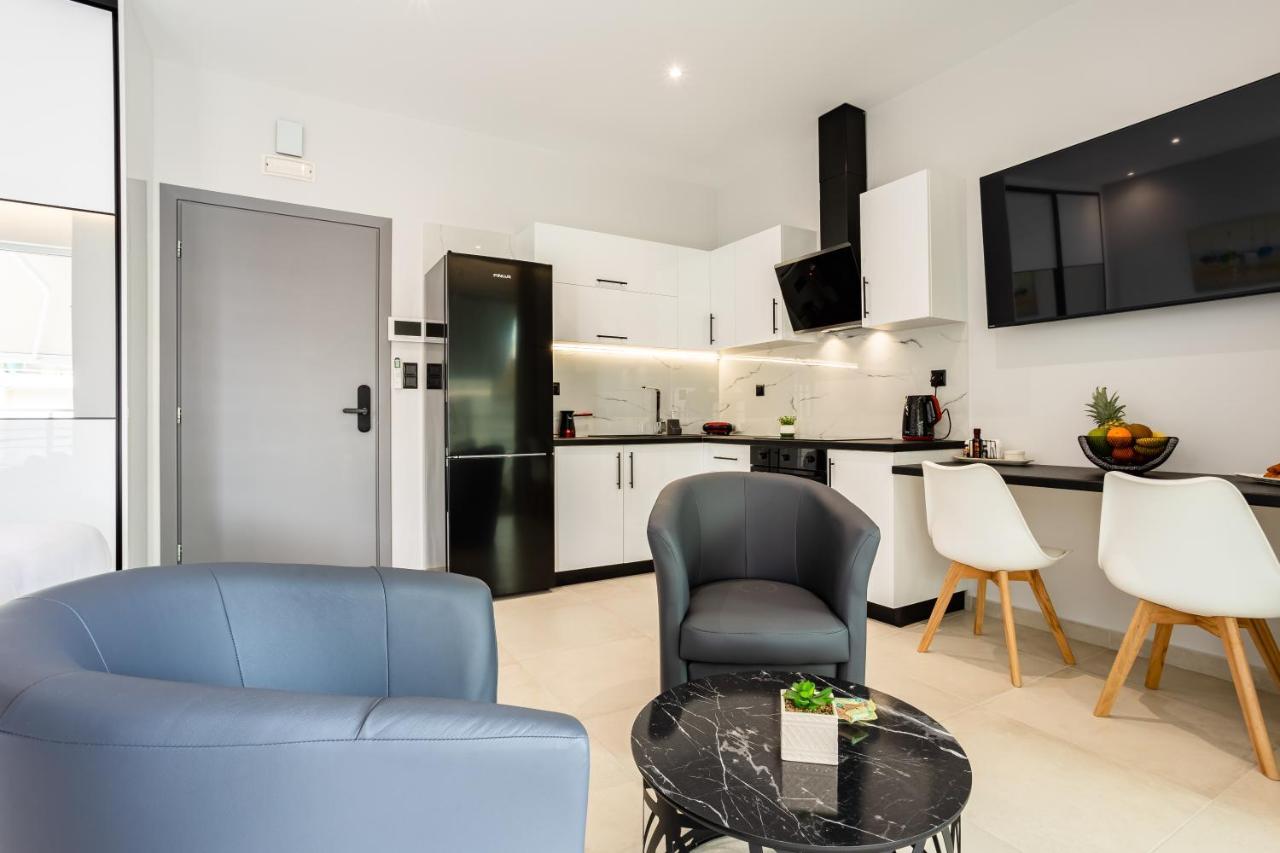 Apartment Black & White Marina Studio, Getaway *