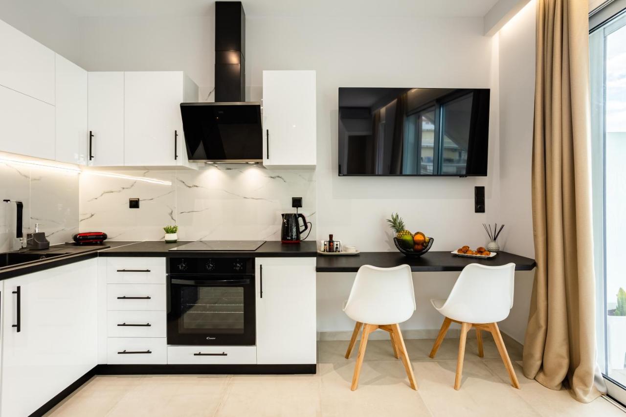 Black & White Marina Studio, Getaway Kalamata