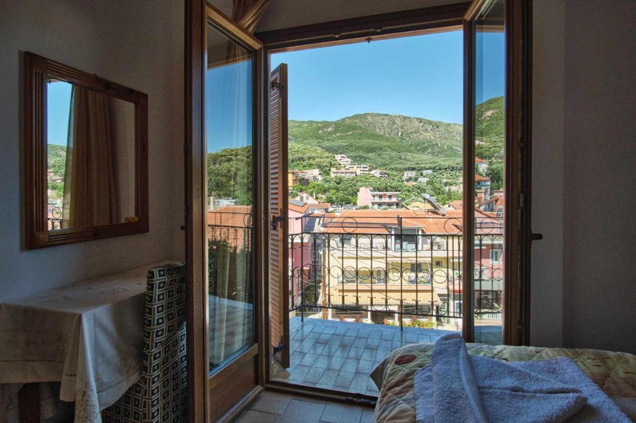 Noname House Parga