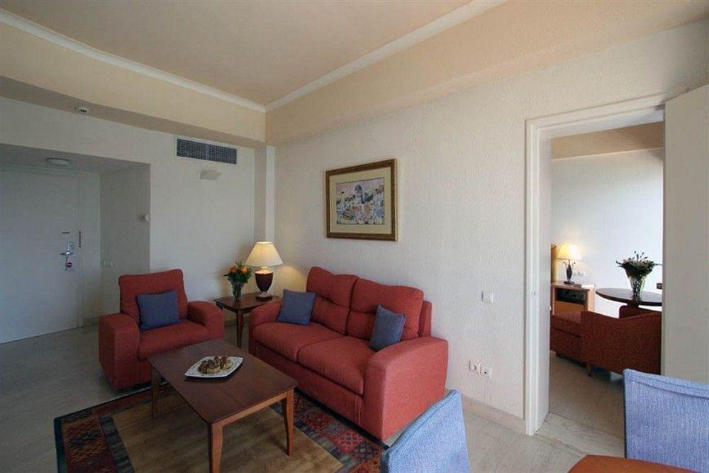 Aks Hinitsa Bay Resort