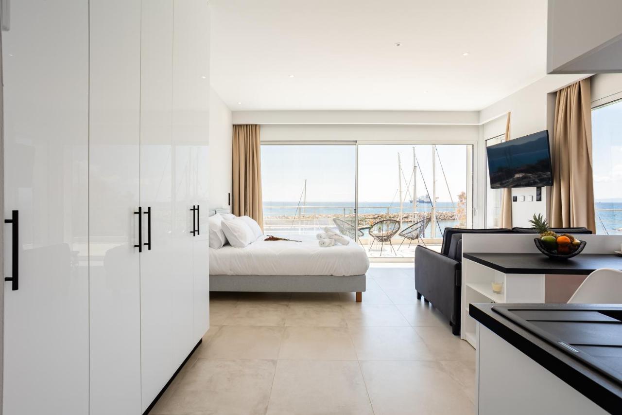 Yin & Yang Studio, Marina Hideout In *