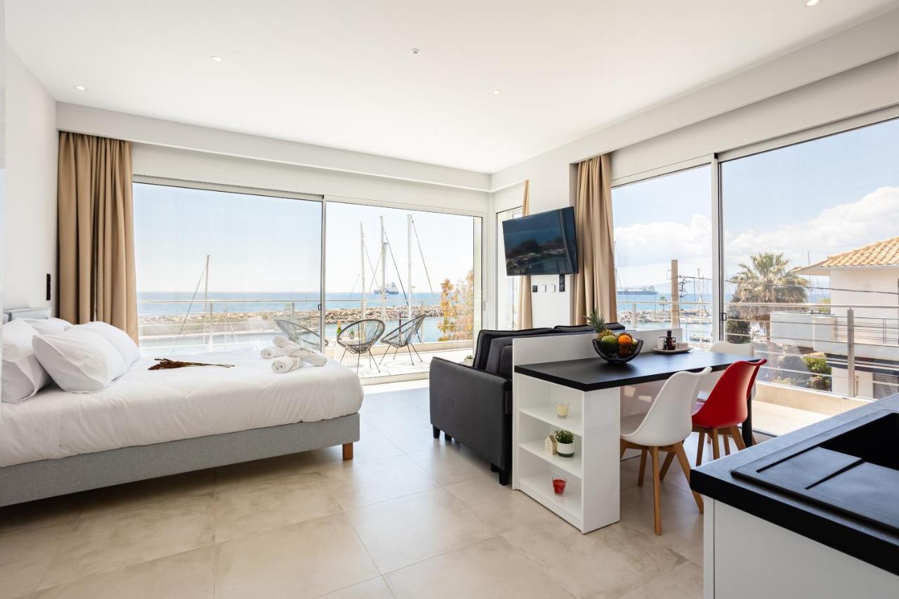 Yin & Yang Studio, Marina Hideout In *