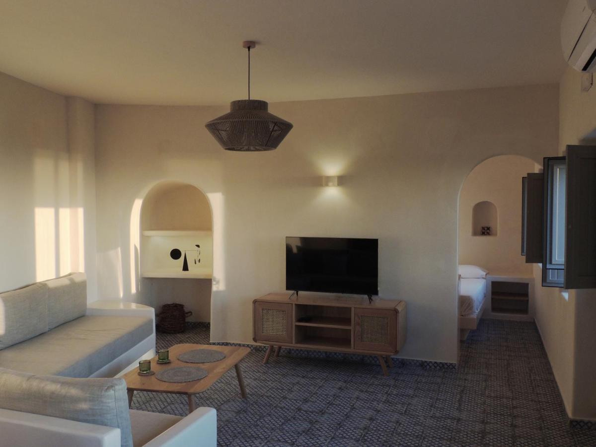 Apaggio Santorini Villa *
