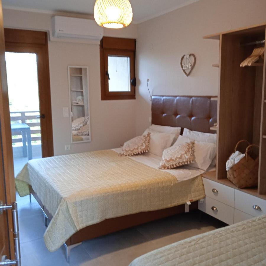 Porto Athos * Nea Roda