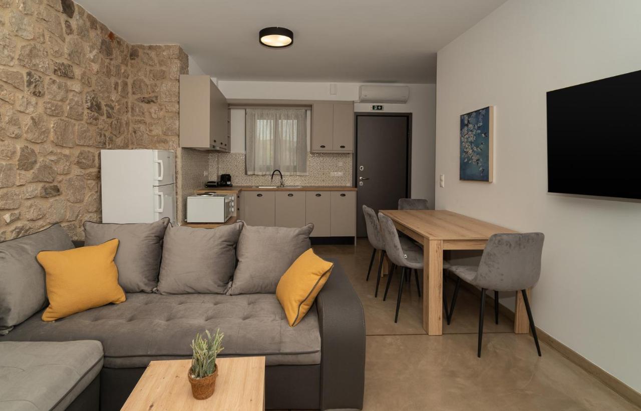 Lithos Finikounta