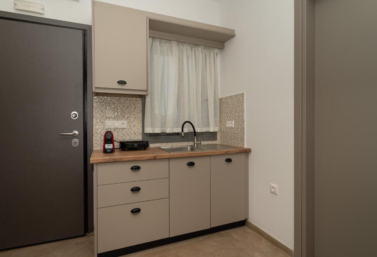 Hotel Lithos Finikounta
