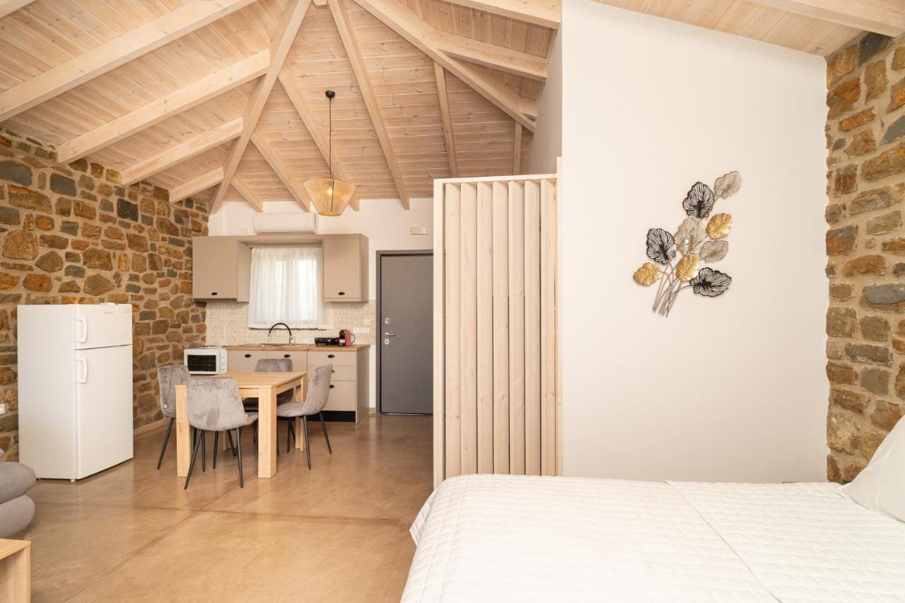 Lithos Hotel Finikounta