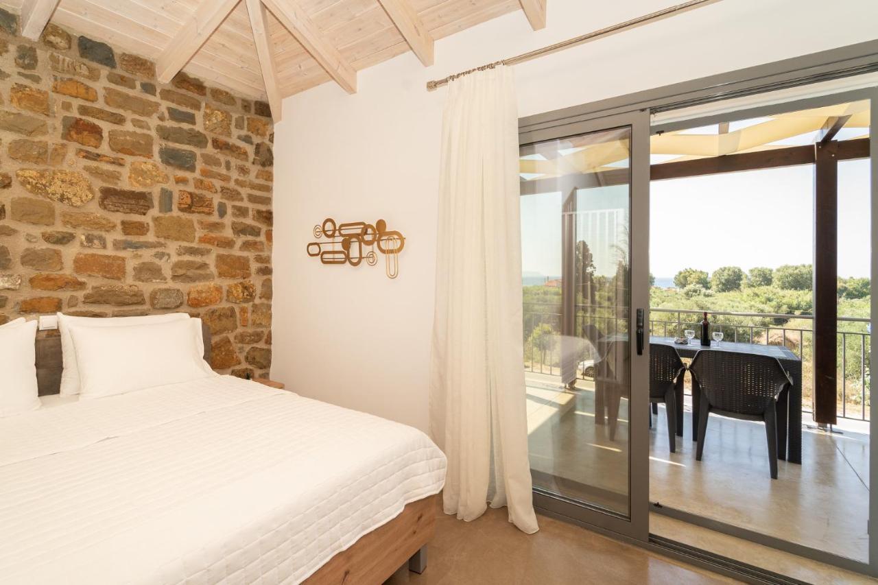 Hotel Lithos Finikounta