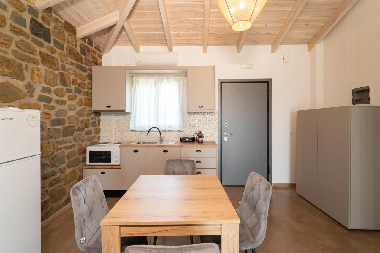 Lithos Hotel Finikounta
