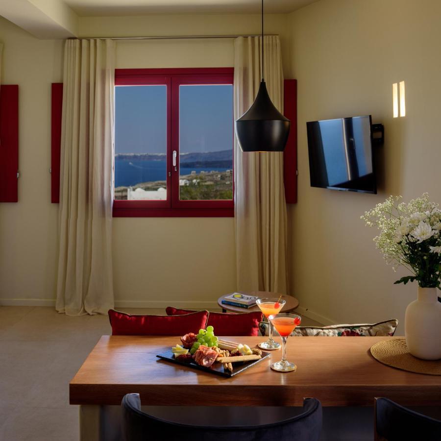 11:11 By Potnia Akrotiri (Santorini)