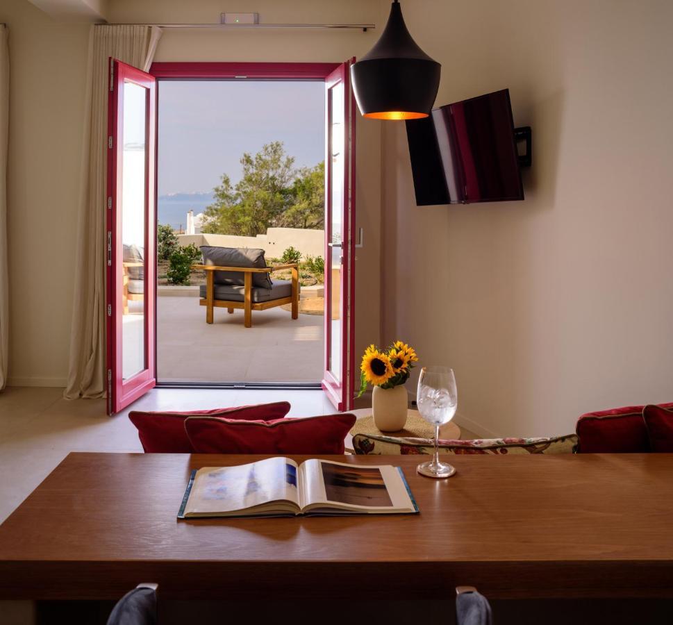 11:11 By Potnia Hotel Akrotiri (Santorini)