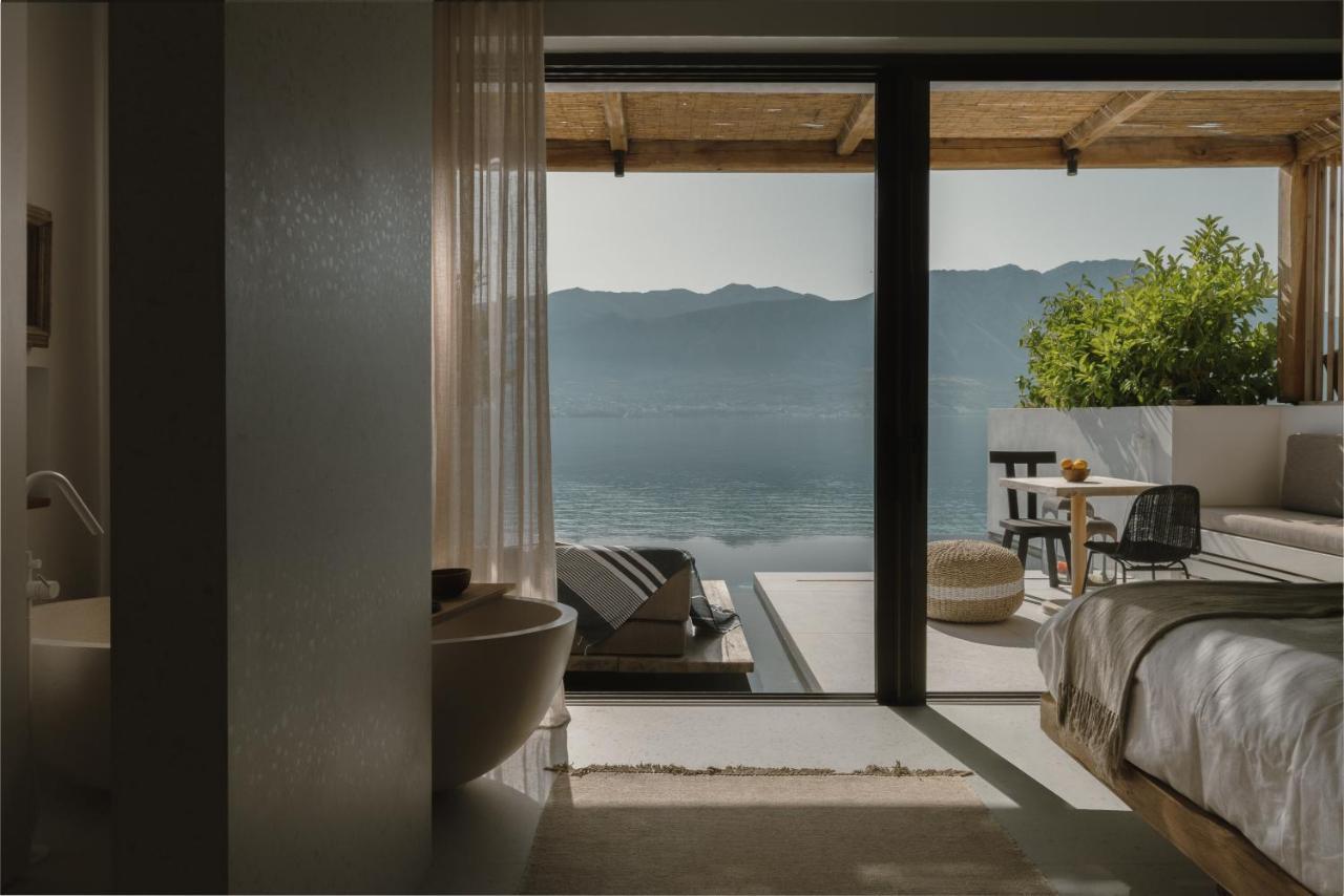 Amethyst Selene Couple's Hideaway *