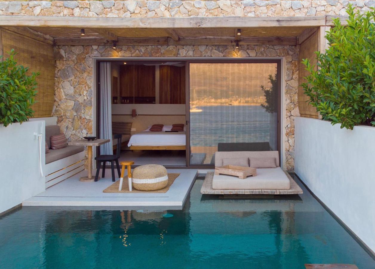 Amethyst Selene Couple's Hideaway Hotel *