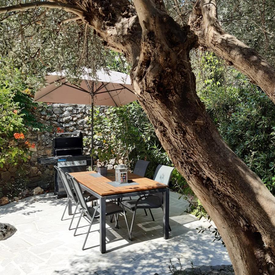 Aparthotel Chariklia *