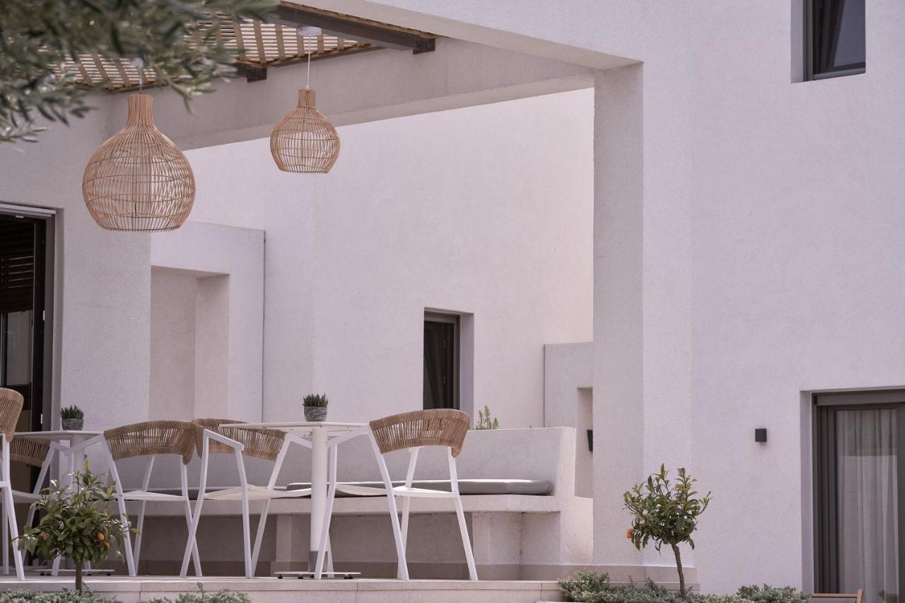 Isida Andros Hotel *