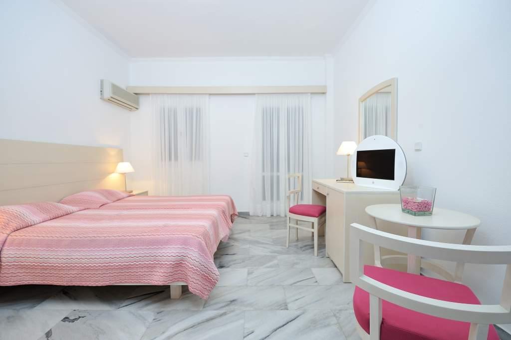 Hotel Narges 4*