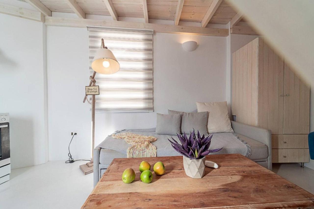 Santorita Suites *