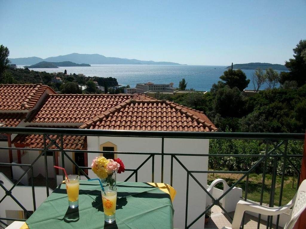 Teozenia Achladies (Skiathos)