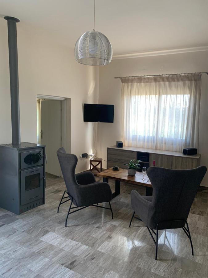 Apartment Eucalyptοs House