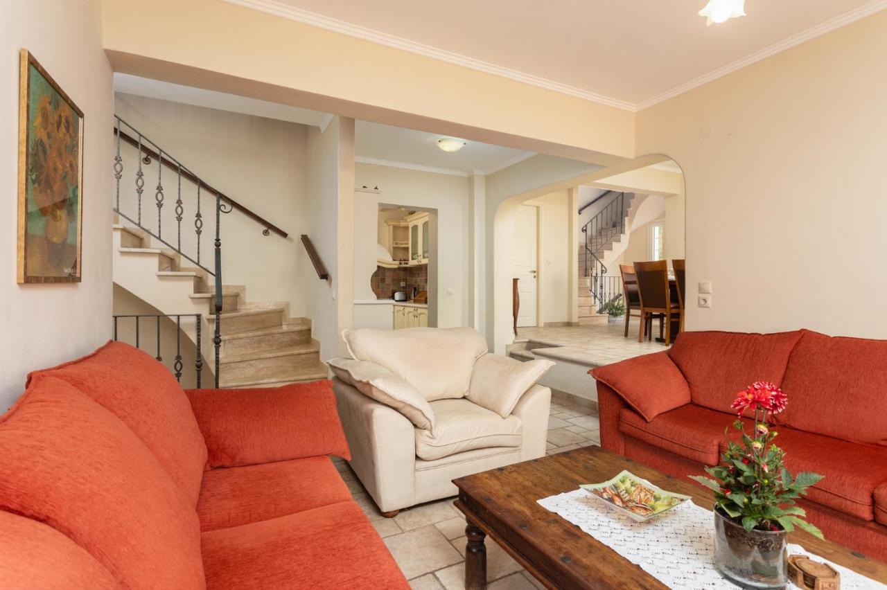Ioannas House Villa