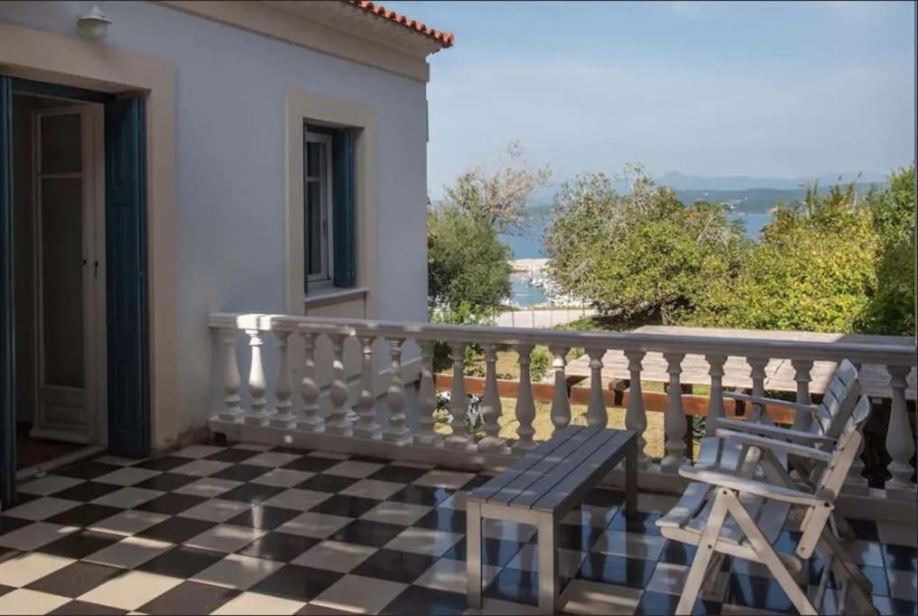 In Villa Pylos
