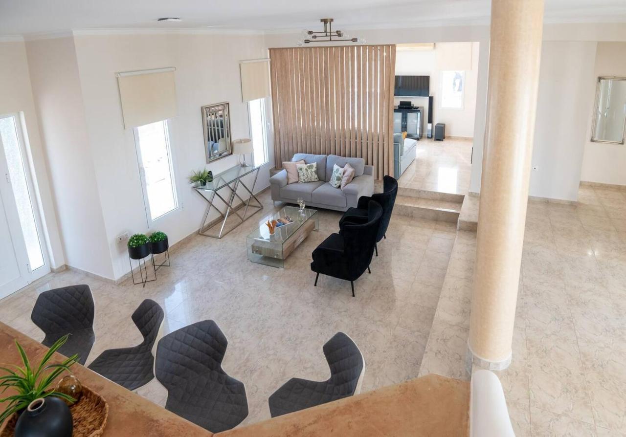 Villa Santo Villa, A Riveting Group Sanctuary! *