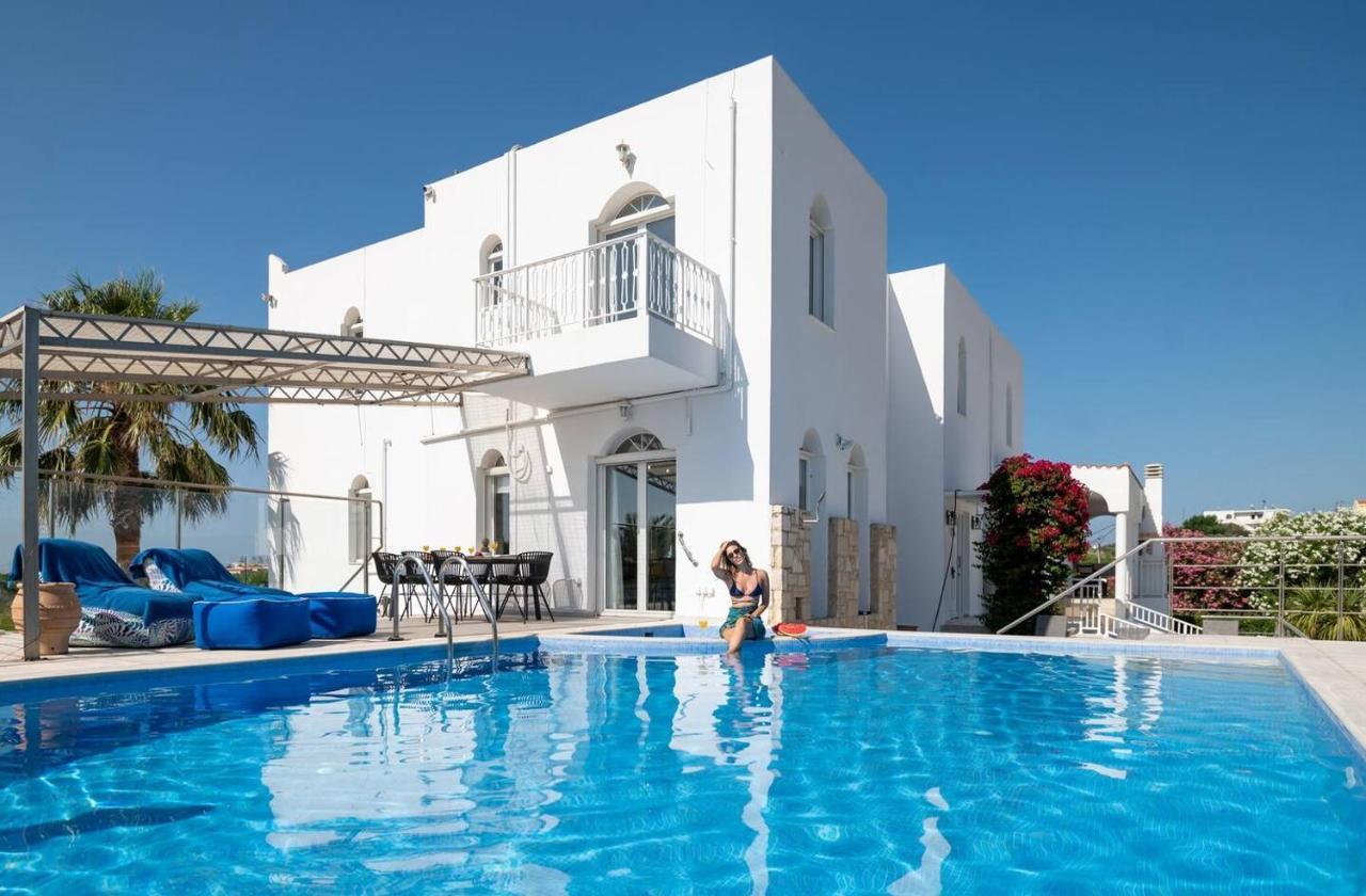 Villa Santo Villa, A Riveting Group Sanctuary!