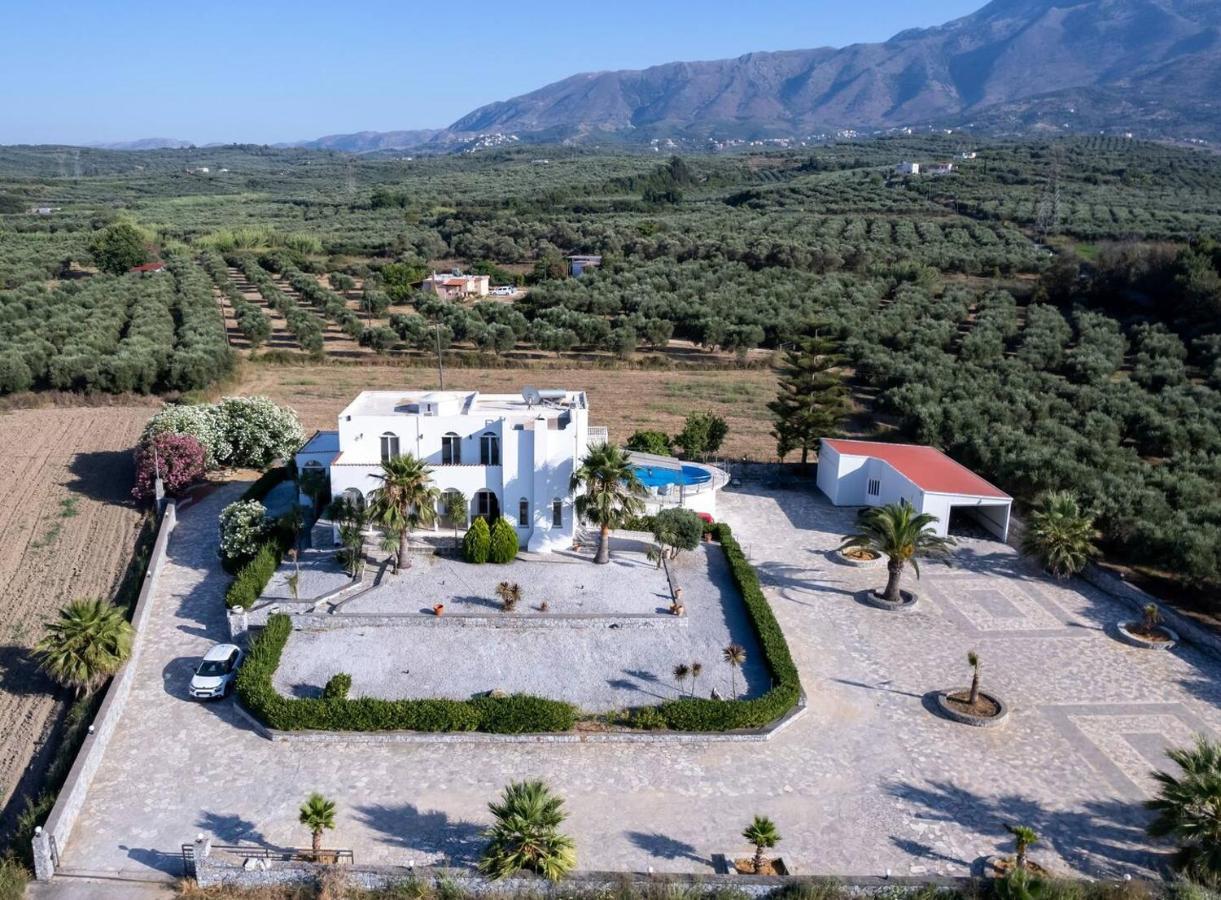 Santo Villa, A Riveting Group Sanctuary! Villa Paralia Kourna