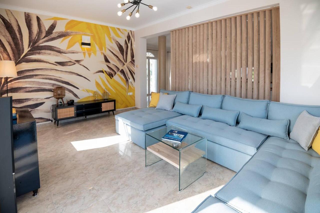Santo Villa, A Riveting Group Sanctuary! * Paralia Kourna