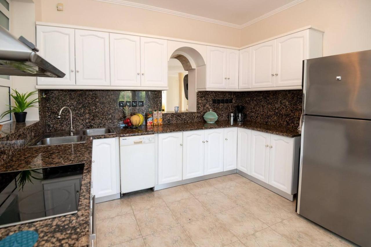 Santo Villa, A Riveting Group Sanctuary! Paralia Kourna
