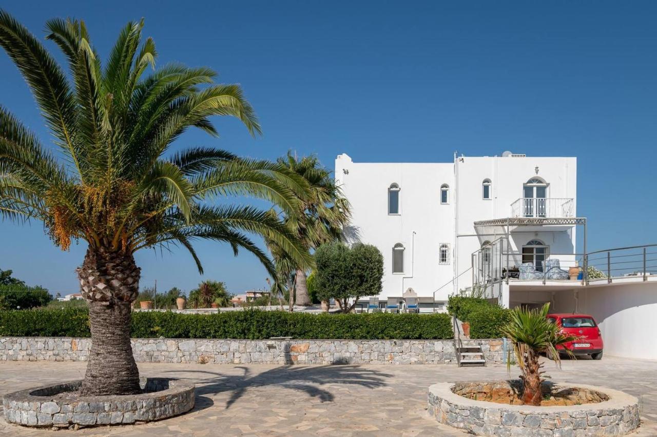 Santo Villa, A Riveting Group Sanctuary!
