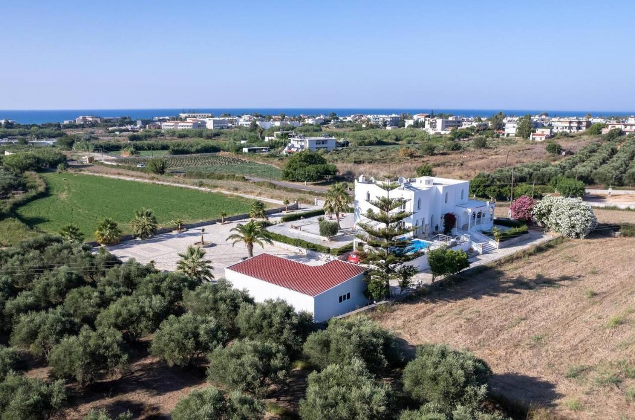 Santo Villa, A Riveting Group Sanctuary!