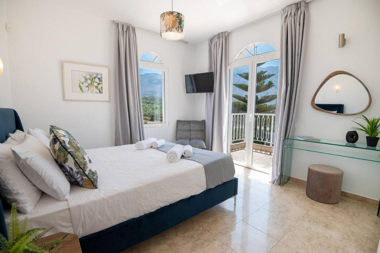 Santo Villa, A Riveting Group Sanctuary! * Paralia Kourna