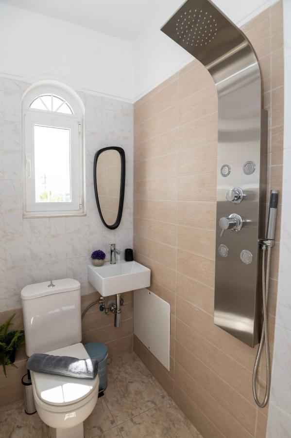 Santo Villa, A Riveting Group Sanctuary! *